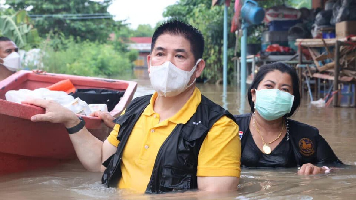 ขยี้ต่อ! เพจดังเทียบราคากำไลข้อมือ "ธรรมนัส" แพงเฉียดแสน 