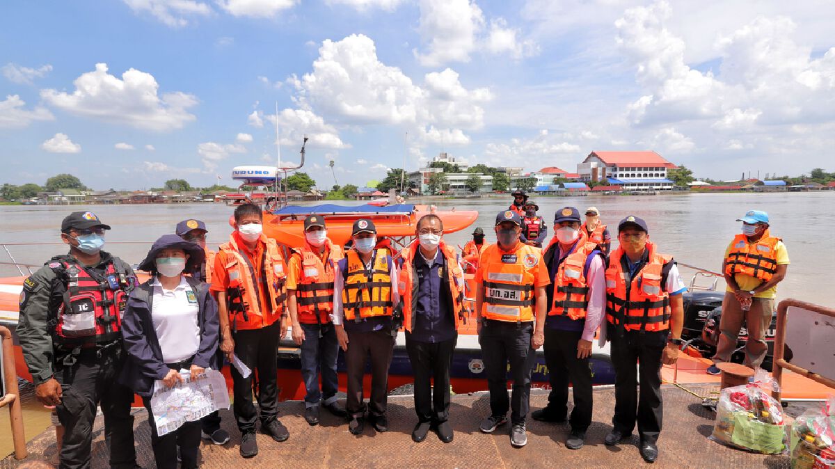 ผู้ว่าฯหมูป่าลุยตรวจน้ำท่วม มั่นใจไม่เท่าปี 54 สั่งเข้มเรือทุกชนิดขับช้า