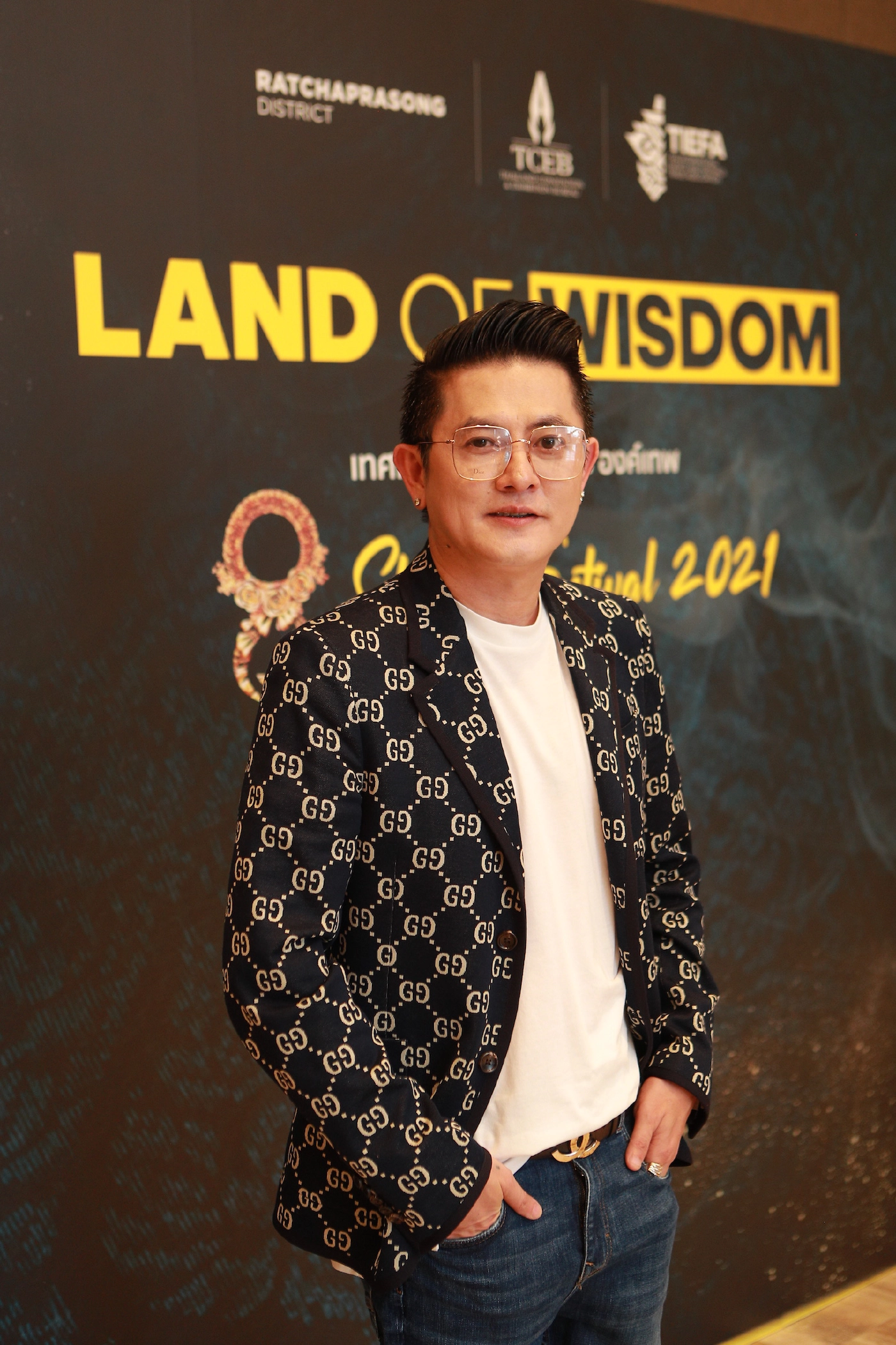 ซินแสหมอเอก เศวตฉัทร์ ล้อประเสริฐกุล ผู้เชี่ยวชาญด้านโหราศาสตร์ 