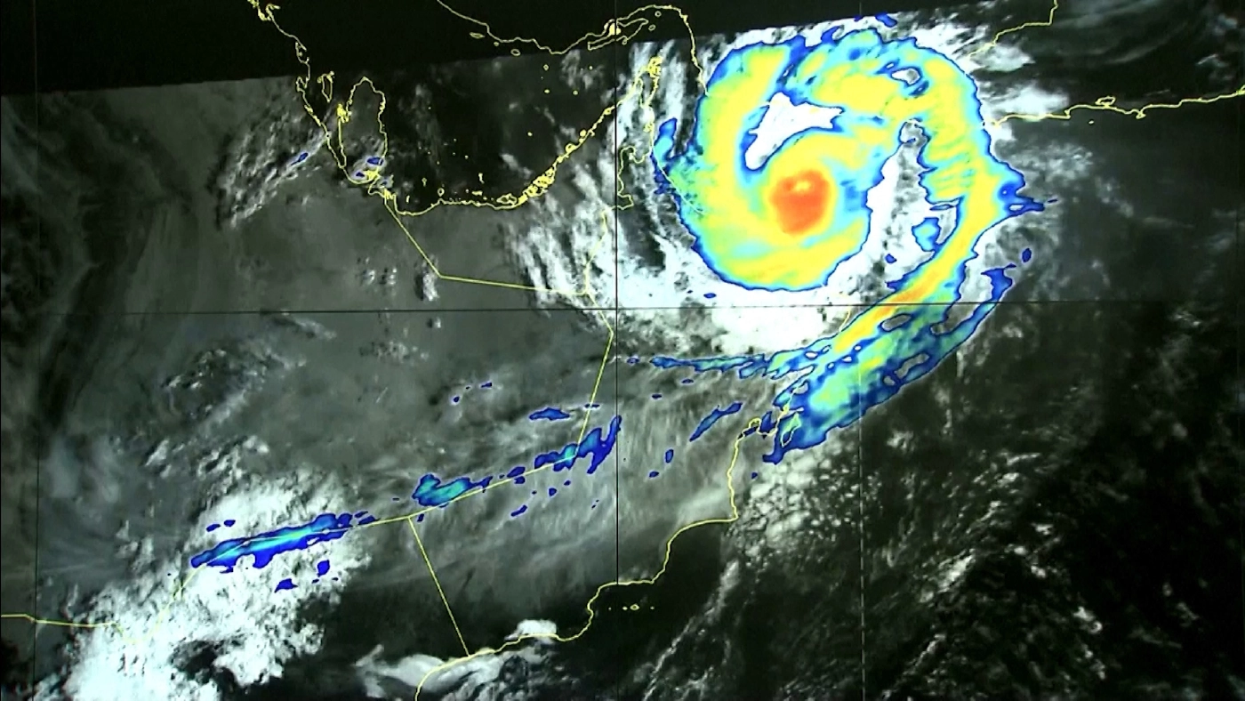 พายุไซโคลนโซนร้อนถล่มโอมานเสียหายหนัก