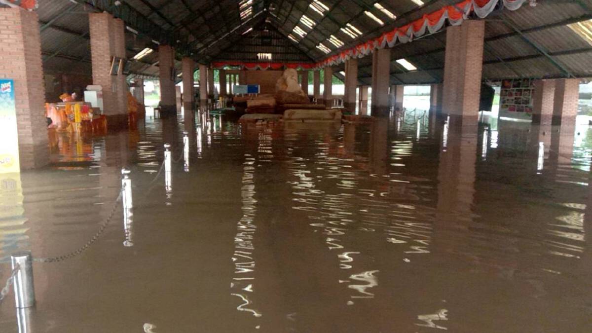 โคราชอ่วม วัดพระนอนน้ำขึ้นสูงเร่งผลักดันน้ำออก