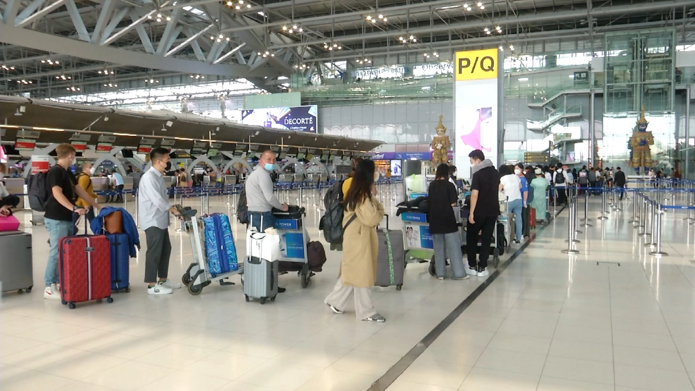 ต่างชาติจะมาเที่ยวไทยได้แล้ว เมื่อไรคนไทยจะไปเที่ยวเมืองนอกได้ ( คลิป )