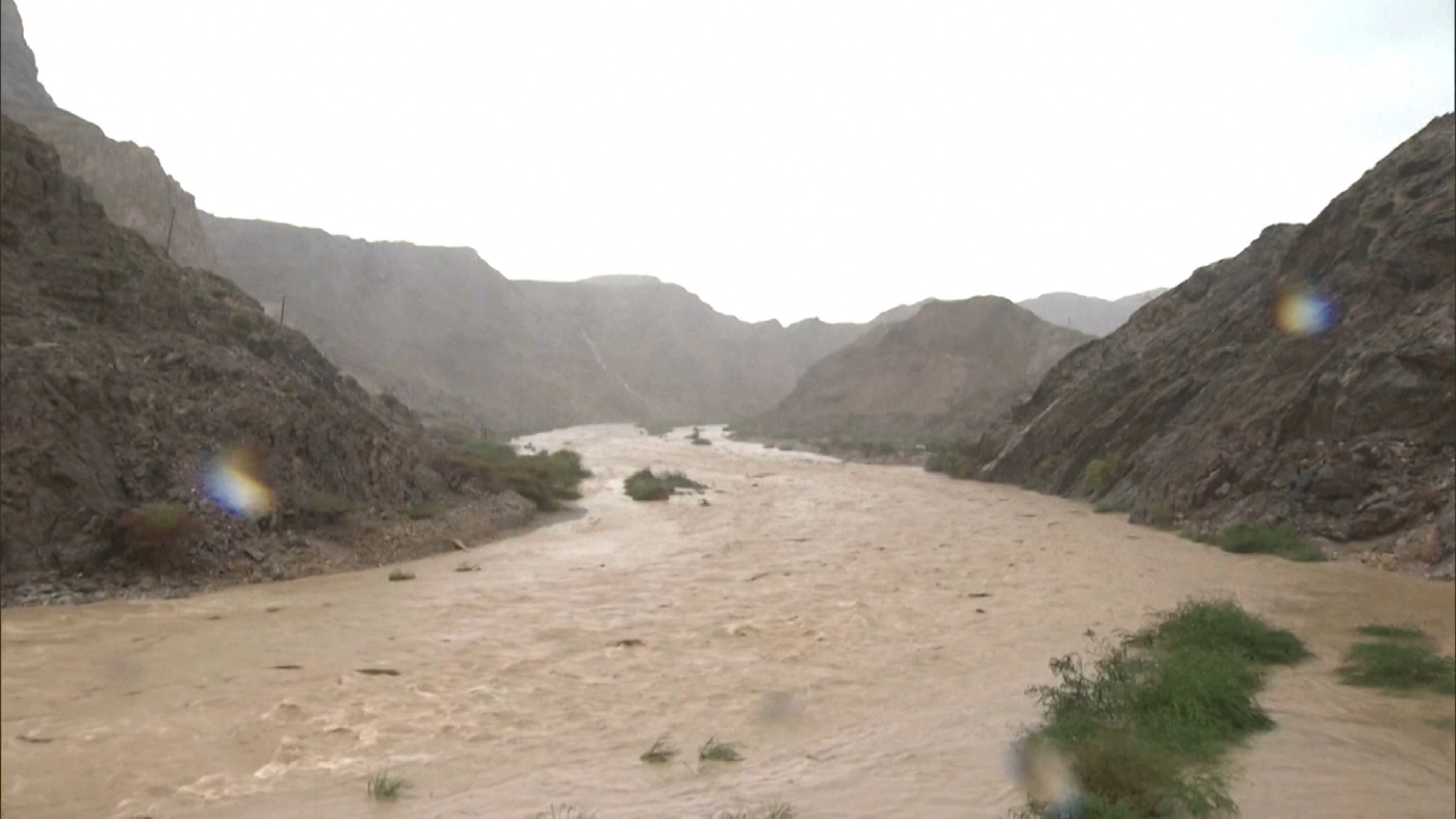 พายุไซโคลนโซนร้อนถล่มโอมานเสียหายหนัก