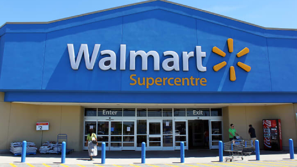 แม้จะเป็นธุรกิจยักษ์ใหญ่ที่มีหน้าร้านกว่า 4,800 สาขาทั่วสหรัฐอเมริกา แต่ Walmart ก็ตัดสินใจที่จะท้าทายจัดการกับธุรกิจของตัวเองด้วยการเปิดช่องทาง E-commerce และให้บริการในรูปแบบเชื่อมต่อออนไลน์และออฟไลน์ จนทำให้ปีที่ผ่านมาหุ้นของ Walmart พุ่งทะยานสวนทางกับเศรษฐกิจ