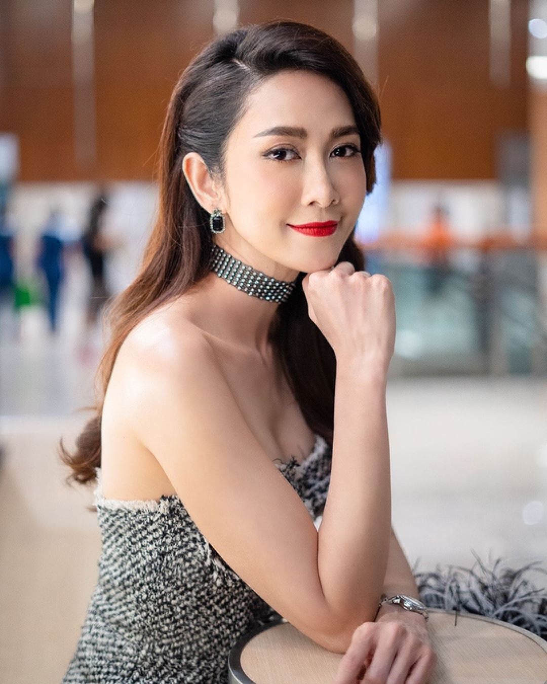 “ยุ้ย จีรนันท์” หวิดหัวน็อคพื้นโหมงานหนักวูบกลางกองละคร