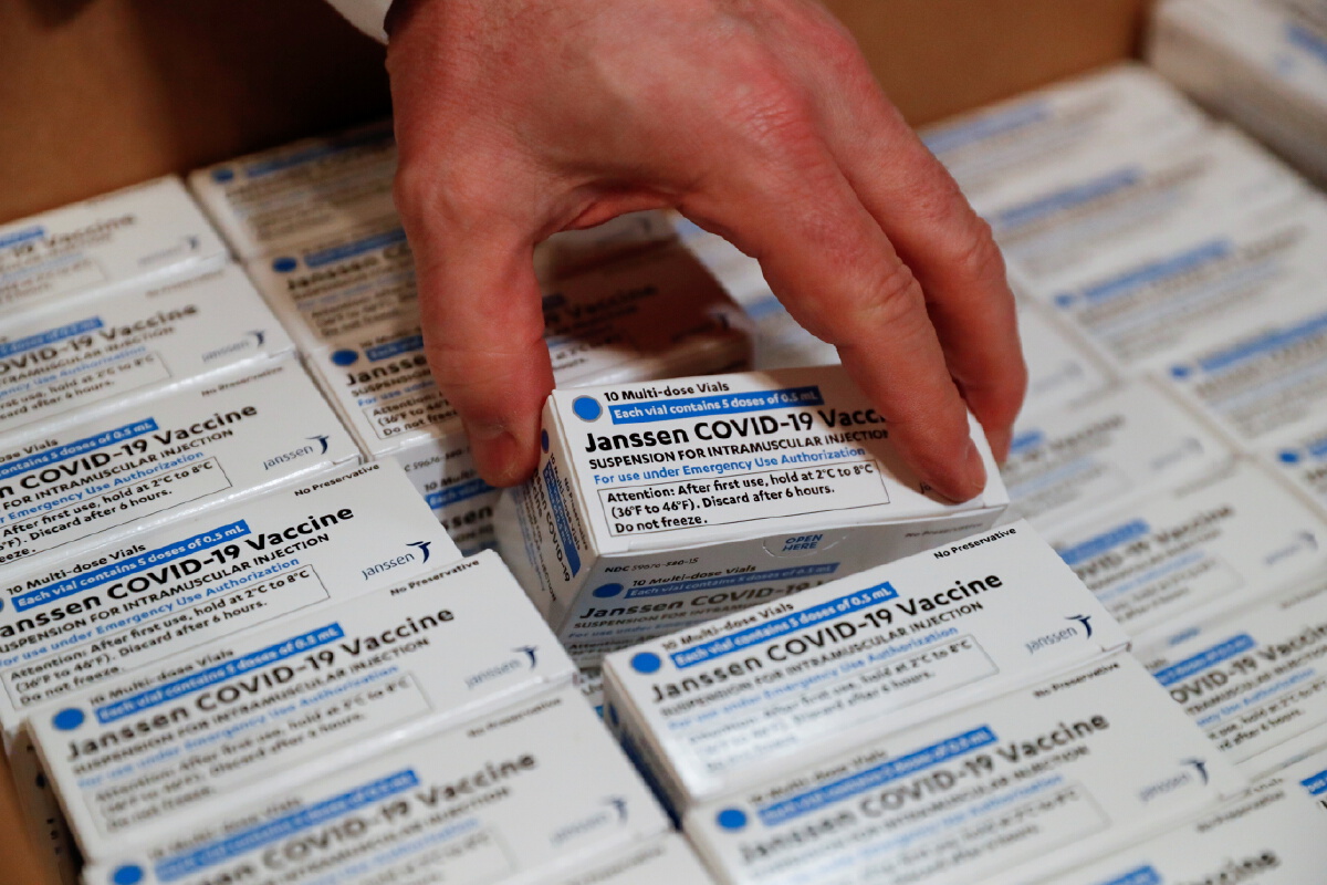 ที่ปรึกษา FDA สหรัฐฯ อนุมัติวัคซีน จอห์นสันแอนด์จอห์นสัน ใช้กระตุ้นเข็ม 2