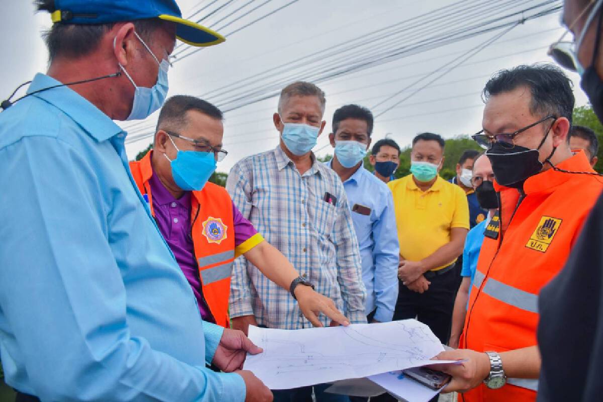 ผู้ว่าฯ พัทลุงลงพื้นที่วางแนวทางป้องกันน้ำท่วมซ้ำซาก