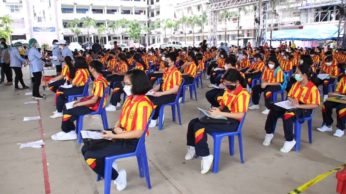 ฉีดวัคซีนป้องกันโรคโควิด-19  ให้นร.เตรียมพร้อมเปิดภาคเรียน