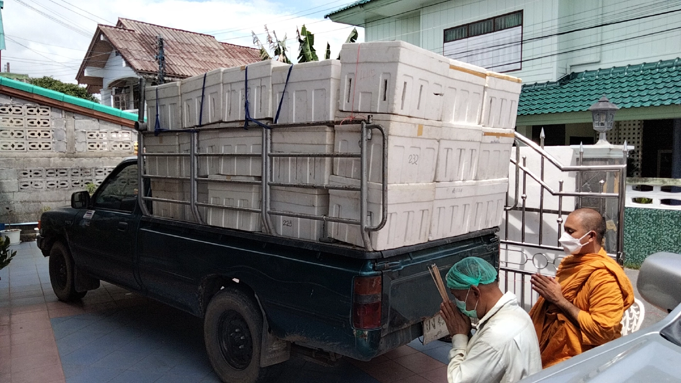 ชาวบ้านเมืองคอนแห่บริจาคจตุคาม 1 แสนองค์ลงกรุโบสถ์ใหม่