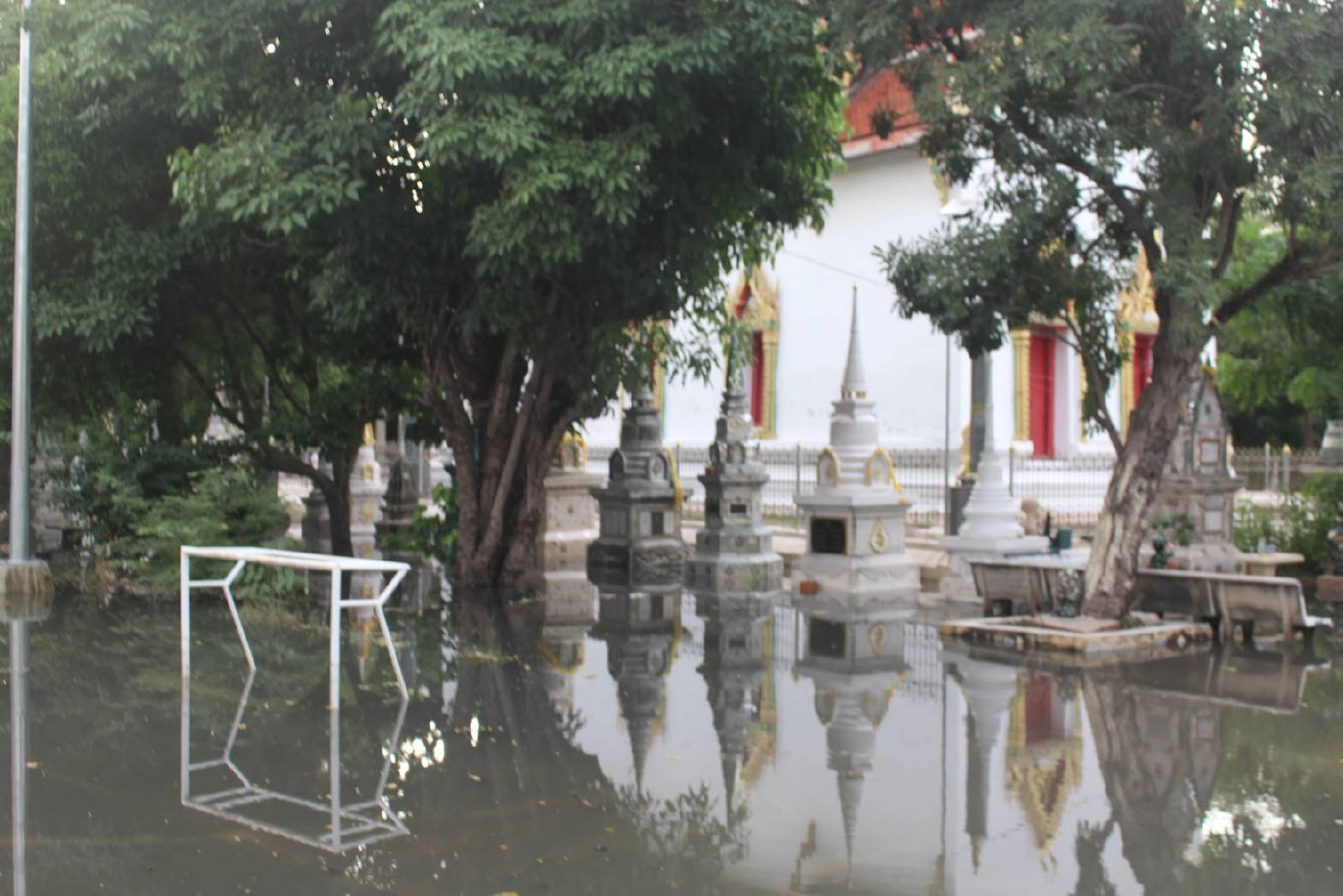 ระดับน้ำยังทรงตัวชาวชุมชนวัดโคกหวั่นกลัวน้ำเท่าปี 54