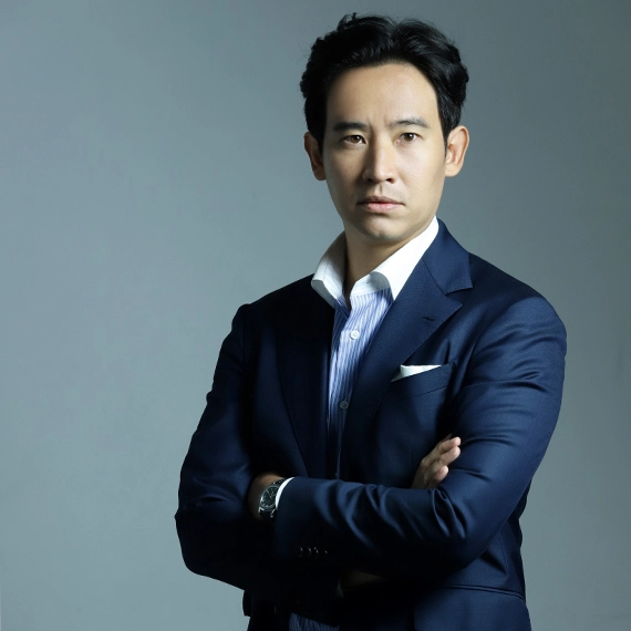 นายพิธา ลิ้มเจริญรัตน์ 