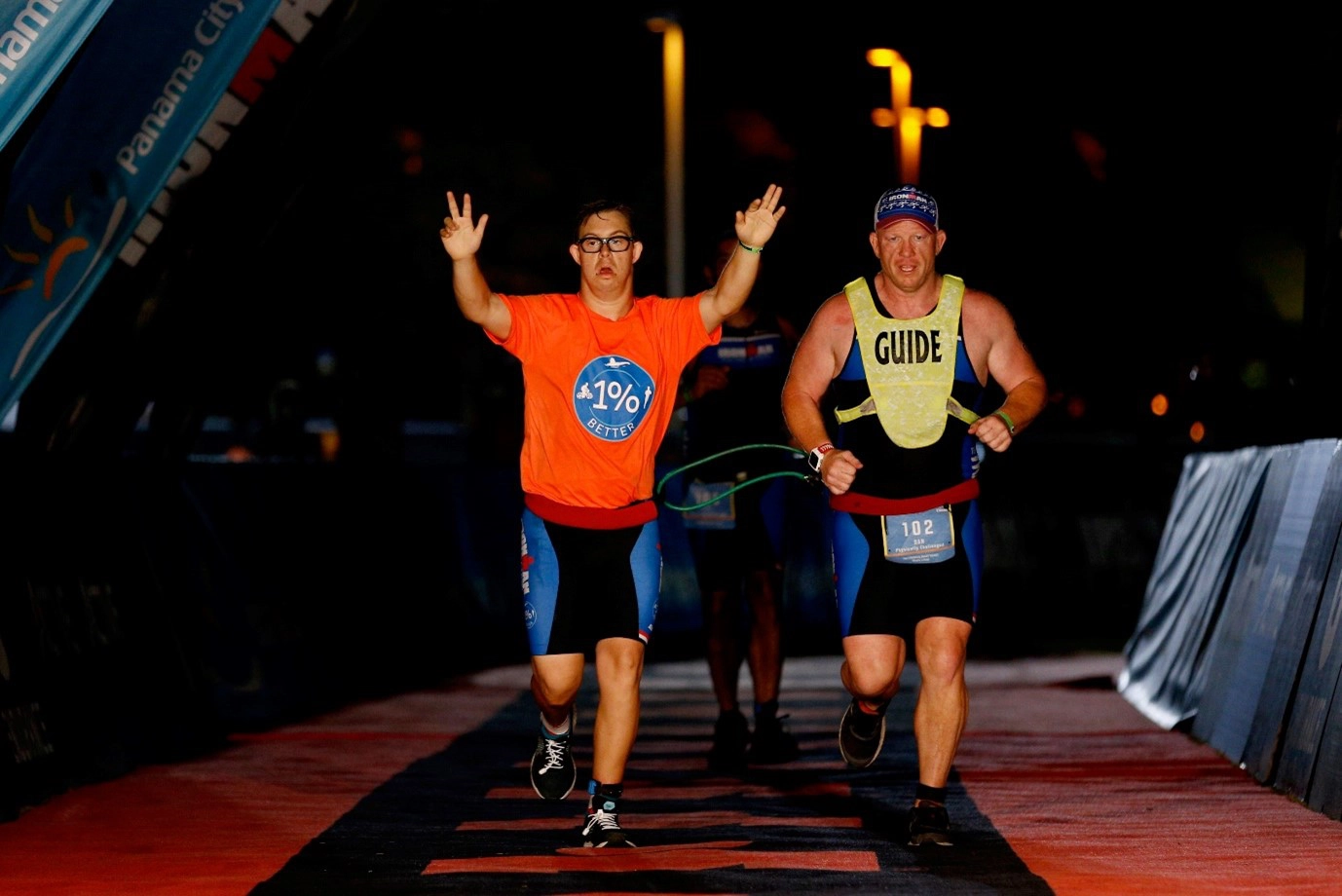 (คริส และ แดน ไกรม์ โค้ชคู่ใจที่ฝึกสอนเขามาตั้งแต่ยังเล่นกีฬาชนิดนี้ไม่เป็น ภาพจาก Getty Images)