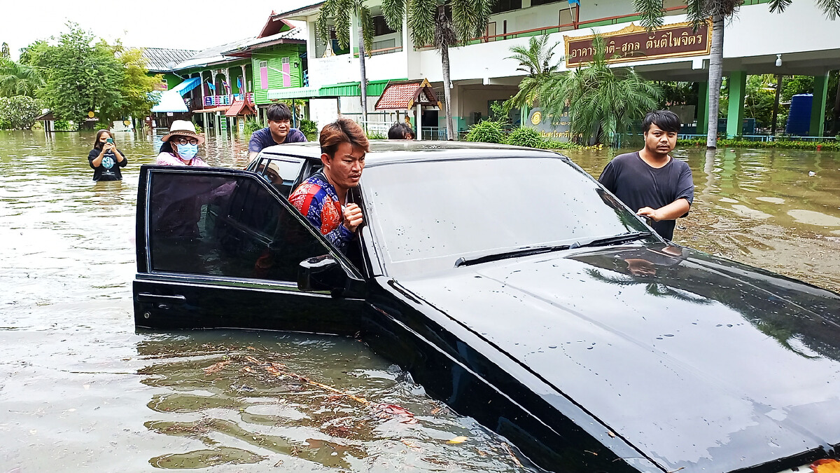 น้ำล้นเขื่อนกระเสียว รอบ 10 ปี ทะลักท่วมเมืองสุพรรณฯ