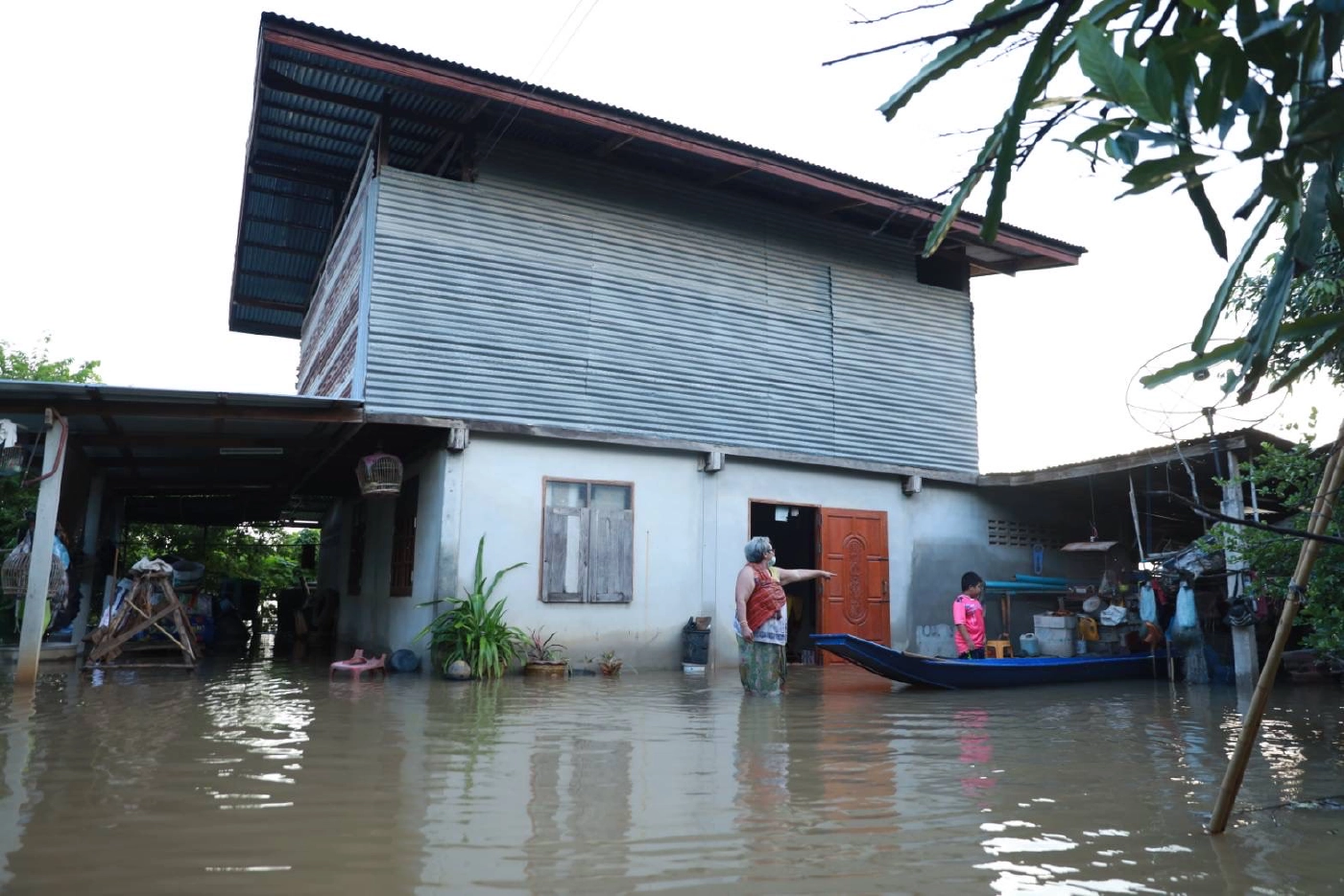 เร่งอพยพชาวบ้านและสัตว์เลี้ยงหนีน้ำชีทะลักท่วม