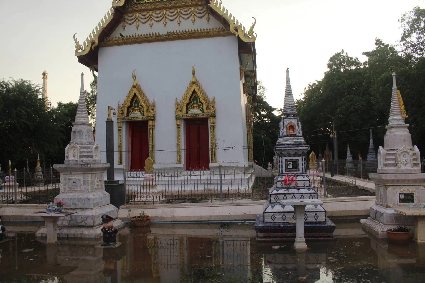 ระดับน้ำยังทรงตัวชาวชุมชนวัดโคกหวั่นกลัวน้ำเท่าปี 54