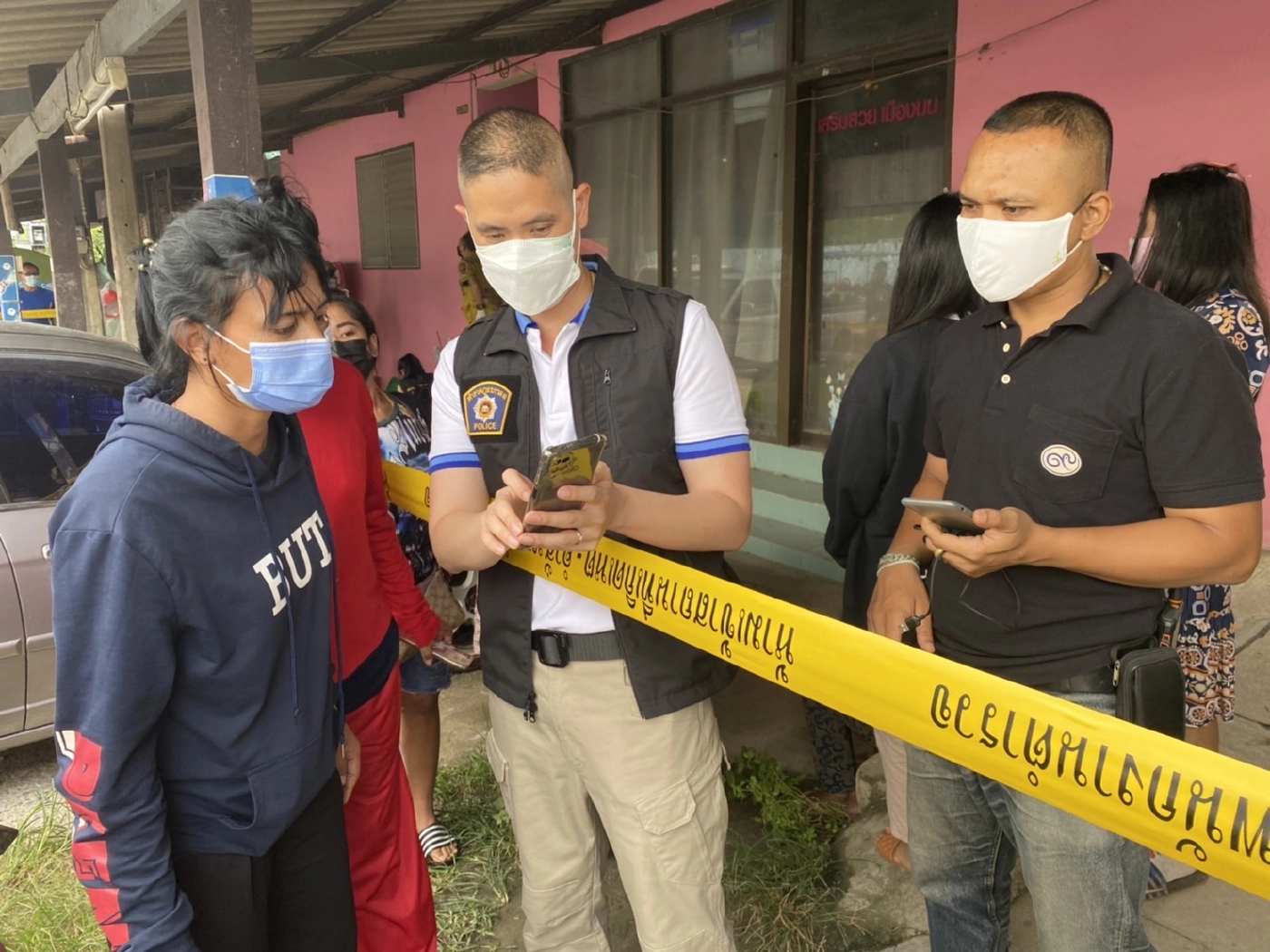 จับสาวประเภทสองฆ่าปาดคอเพื่อนสาวโรงงานชิงทรัพย์ จนมุมที่ลพบุรี