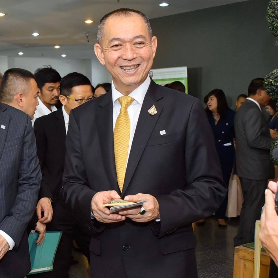 นายเฉลิมชัย ศรีอ่อน รมว.เกษตรและสหกรณ์ และเลขาธิการพรรคประชาธิปัตย์ 