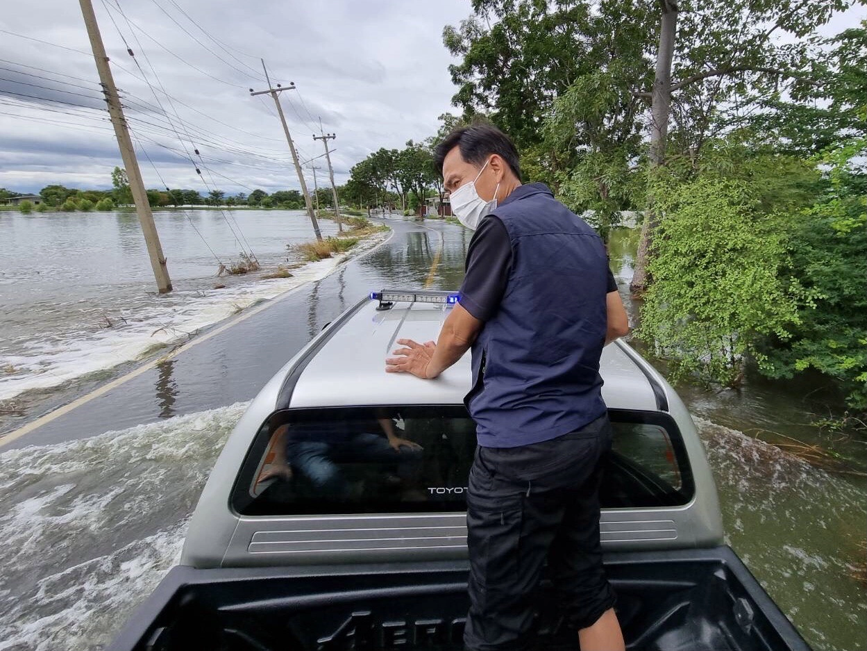 ผู้ว่าฯติดตามสถานการณ์น้ำในบ้านหมี่ หลังฝนตกต่อเนื่องหวั่นน้ำท่วมรอบสอง