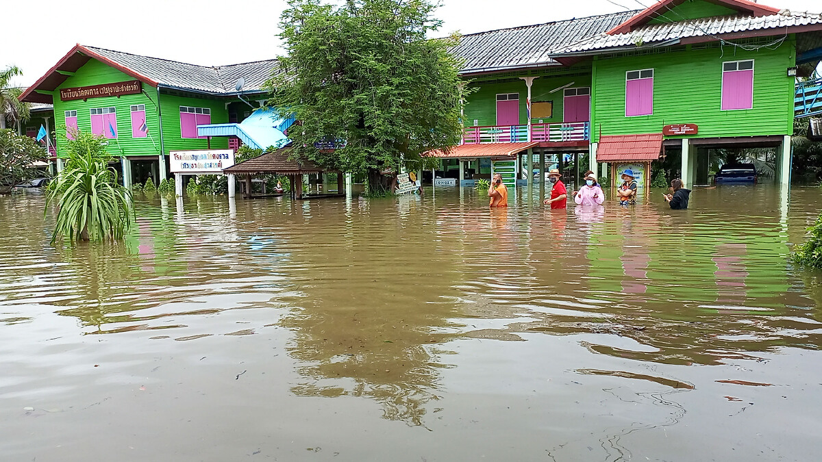 น้ำล้นเขื่อนกระเสียว รอบ 10 ปี ทะลักท่วมเมืองสุพรรณฯ