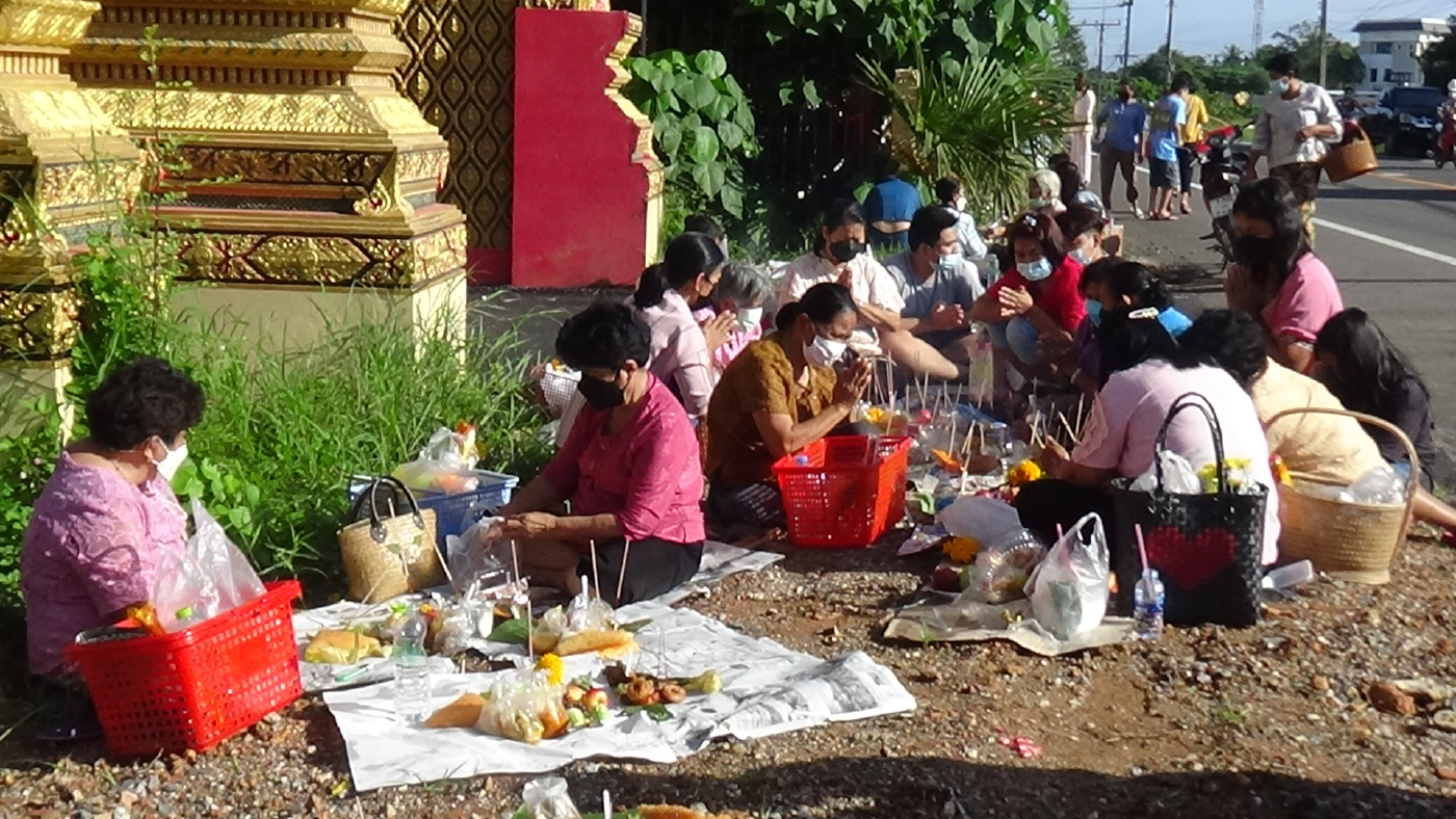 ชาวตรังพร้อมใจทำพิธีส่งตายายรูปแบบใหม่