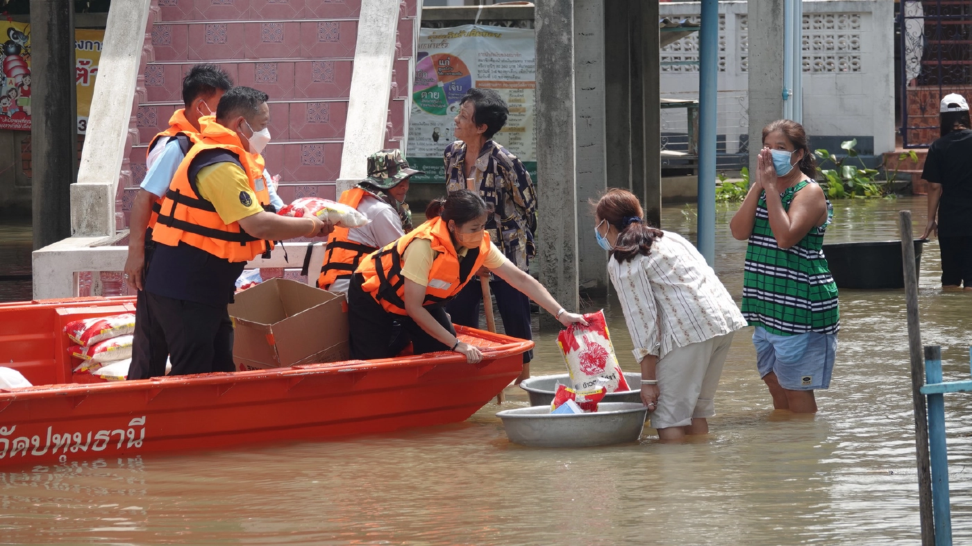บิ๊กแจ๊สมอบหมายลูกสาวตรวจดูสถานการณ์น้ำเตรียมแผนเยียวยาหลังน้ำลด