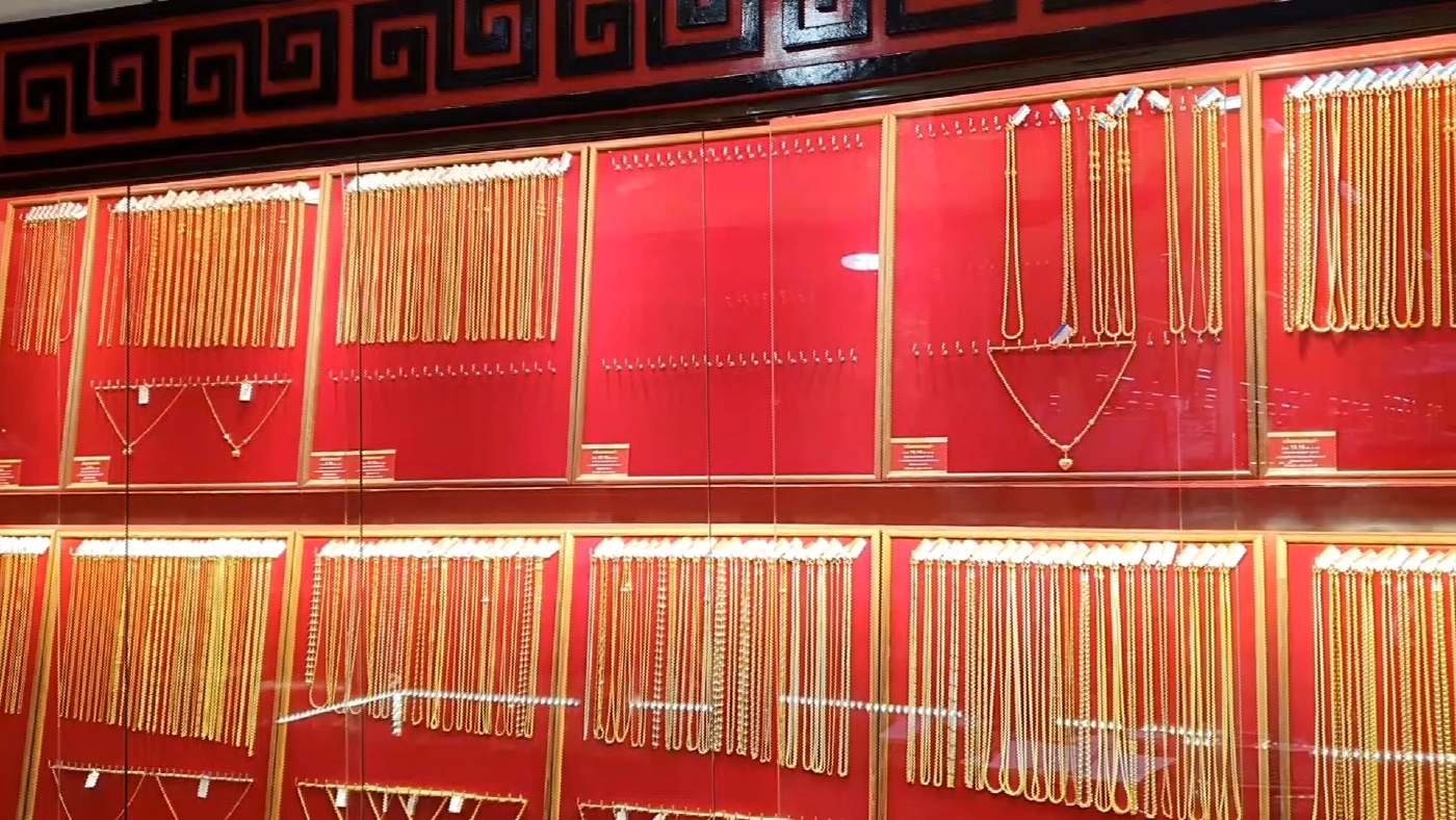 สวมเสื้อแกร็บ ปล้นทองกลางห้าง 2 นาทีกวาดทองไปกว่า 20 บาท