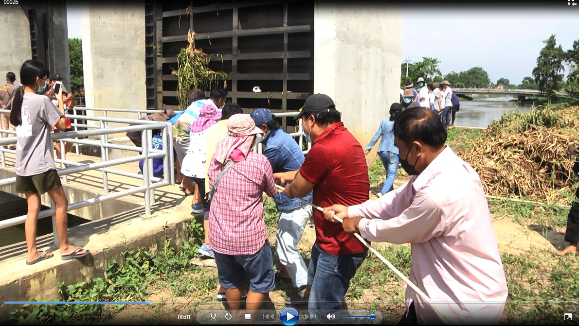 ชาวบ้านหลายตำบลน้ำท่วมบ้าน รวมตัวร้องเปิดประตูระบายน้ำ