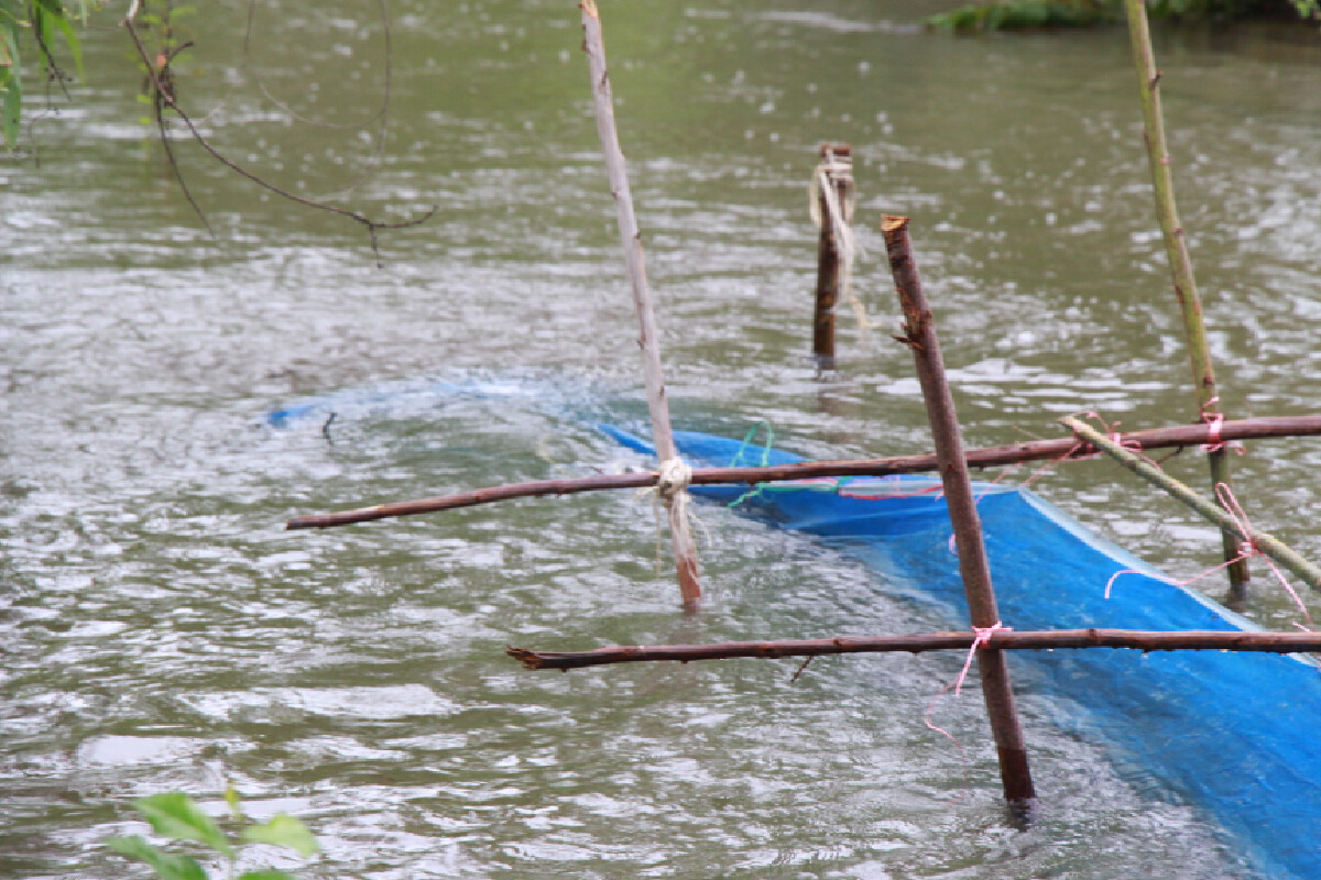 สลดลุงวัย57ออกหาปลาช่วงน้ำหลากพบเป็นศพอยู่ในตาข่าย