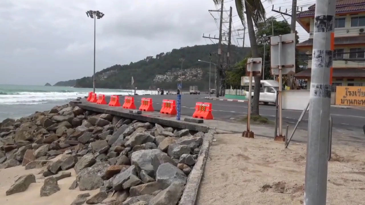 รถแหกโค้งตกทะเล เดือนเดียว 3 คัน ทางหลวงภูเก็ตเร่งจัดการ