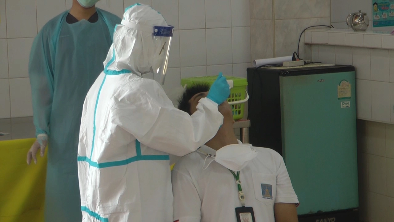 ตรวจหาเชื้อโควิดจนท.ศาลเจ้าภูเก็ตเพื่อความมั่นใจ