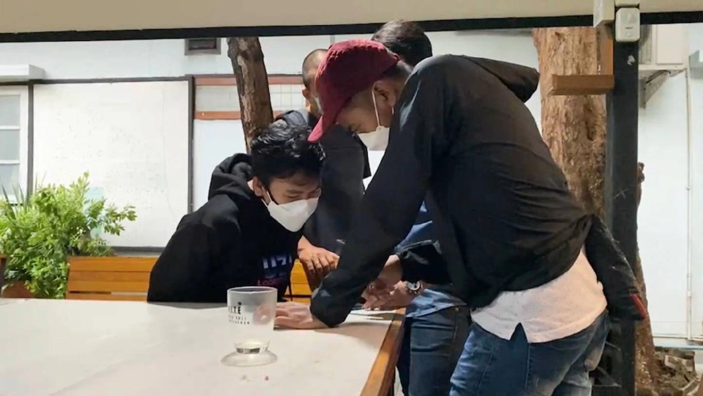 ตำรวจ ปอศ.รวบ 18 มงกุฏสะสมหมายจับ ตุ๋นขายยางรถออนไลน์