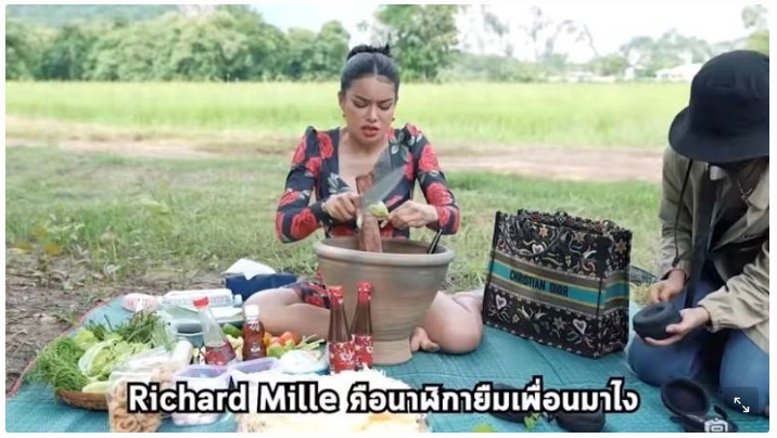 “พิมรี่พาย” เปิดตัวราคานาฬิกาเรือนใหม่ ย้ำ “ซื้อเองไม่ได้ยืมเพื่อน”