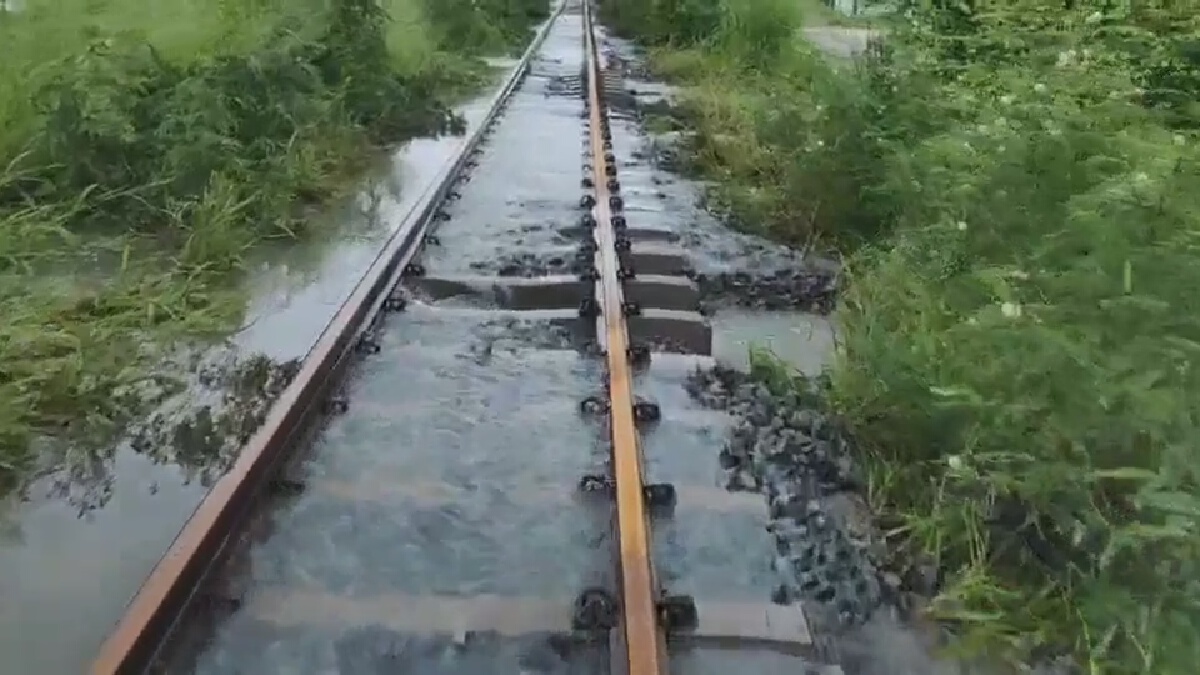 น้ำท่วมทาง รฟท. งดเดินรถขาขึ้นอีสาน ต้นทางโคราชยังเปิดปกติ