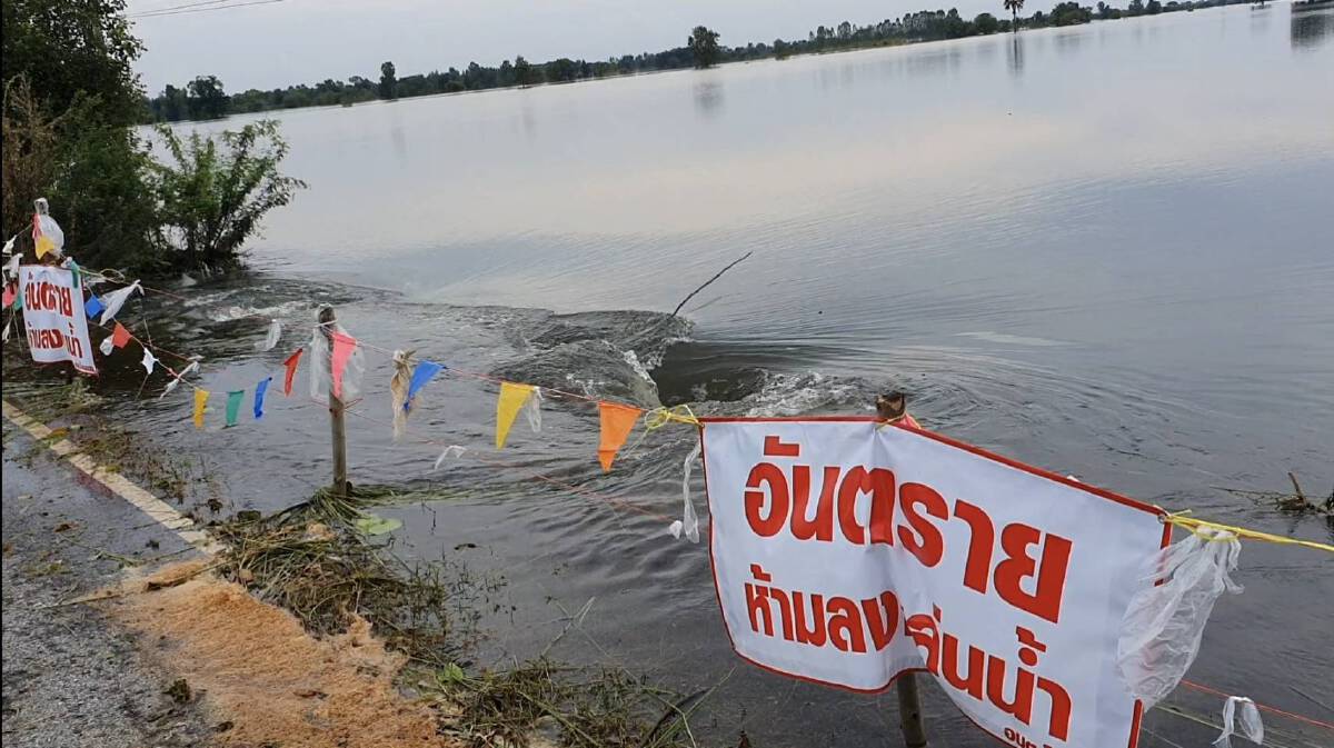 อบต.โนนแดงนำแกลลอนน้ำผูกเชือกเป็นอุปกรณ์ช่วยชีวิตฉุกเฉิน