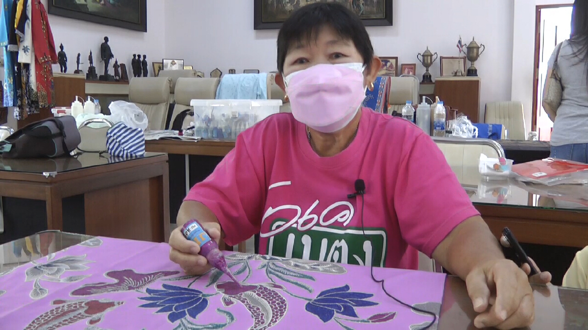อบรมส่งเสริมอาชีพระยะสั้น “การเพ้นท์ผ้าปาเต๊ะภูเก็ต”