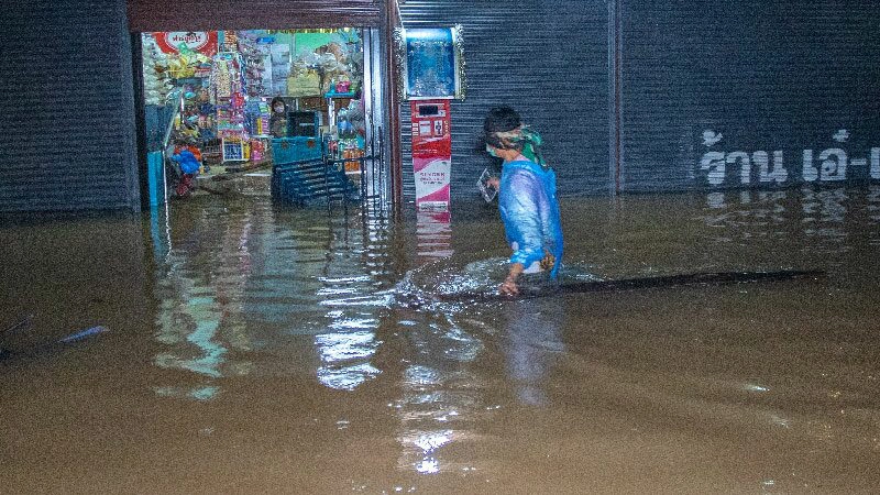 อิทธิพล พายุโซนร้อน คมปาซุ ส่งน้ำท่วม อ.เขาสมิง จ.ตราด สูงสุดในรอบ 15 ปี
