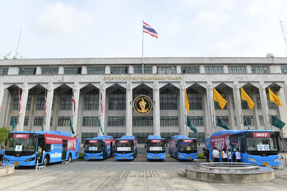 กทม.รับมอบรถฉีดวัคซีนเคลื่อนที่ BMV 6 คัน