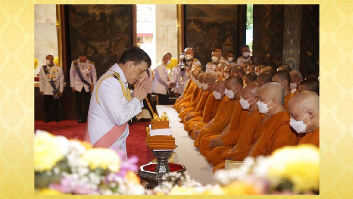 ในหลวง-พระราชินีเสด็จฯถวายผ้าพระกฐิน วัดบวรนิเวศ-วัดเบญจมบพิตรฯ