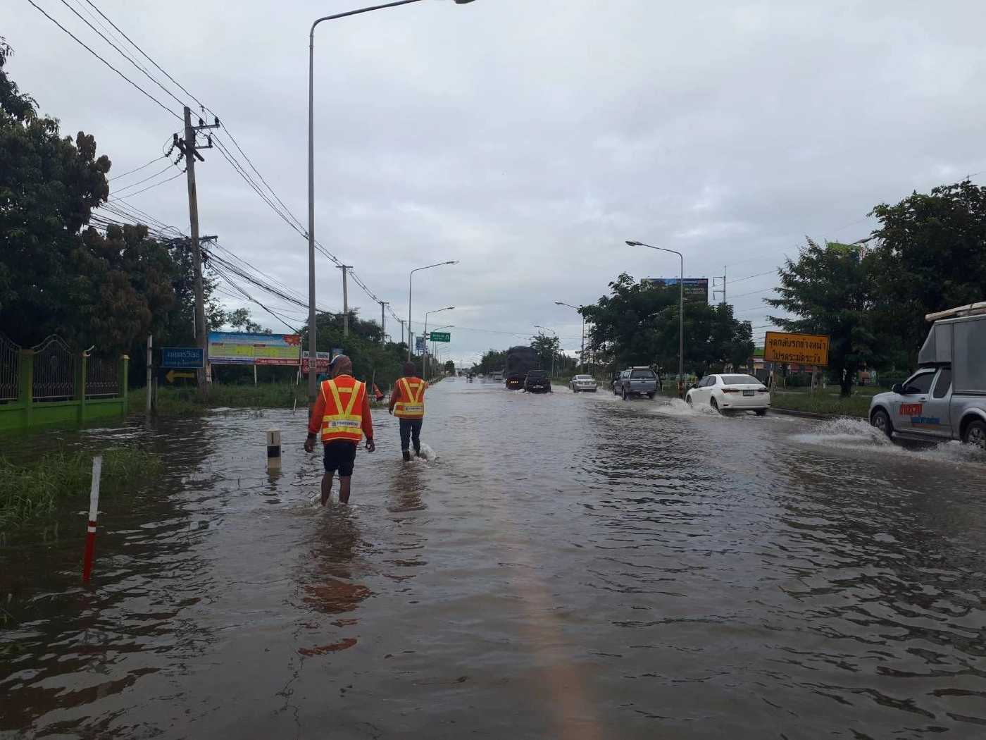 พิษ “คมปาซุ” น้ำท่วมทางหลวงแผ่นดินหลายสาย ถ.มิตรภาพ