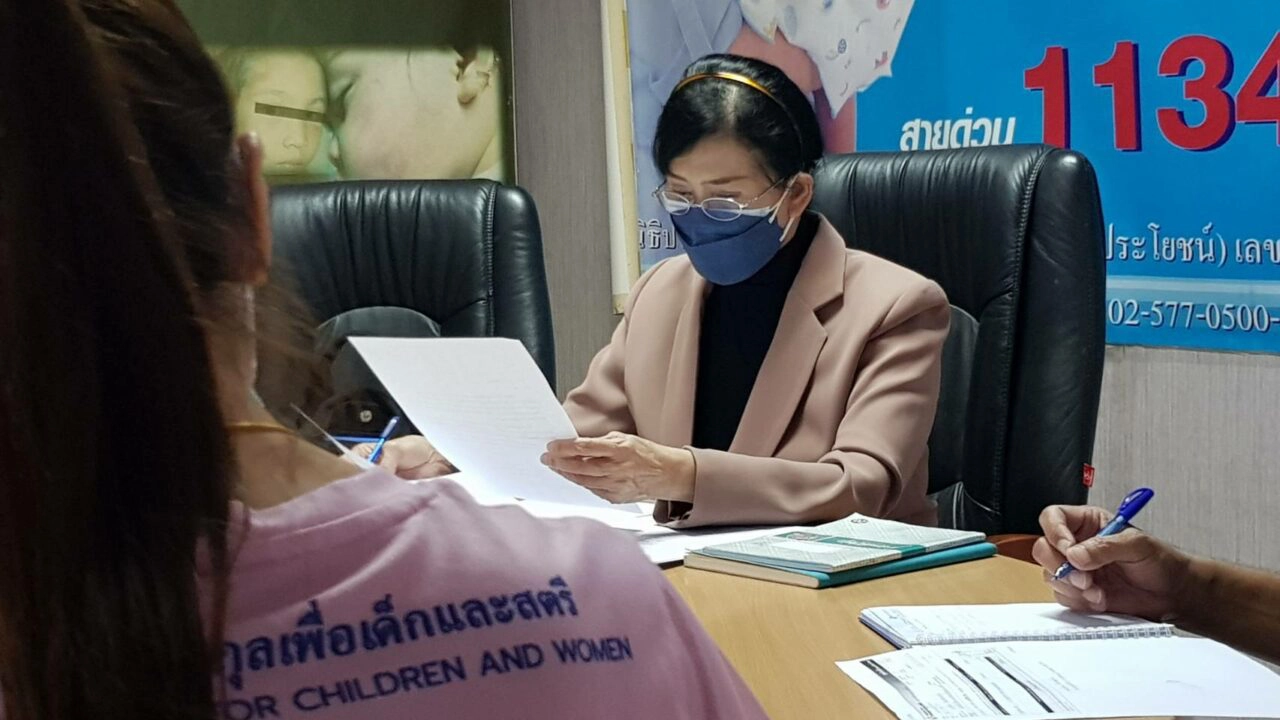 แม่เข้าร้องทุกข์กับมูลนิธิปวีณาฯ ถูกลูกข่มขืน