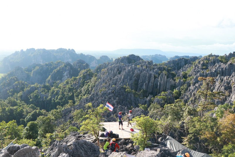 เที่ยวปีนเขาหินปูนล่องเรือตาหมื่น -อัญมณีแห่งบ้านมุง