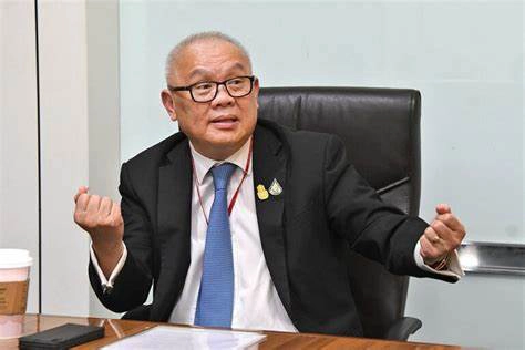 นายสุพัฒนพงษ์ พันธ์มีเชาว์ รองนายกรัฐมนตรี และ รมว.พลังงาน