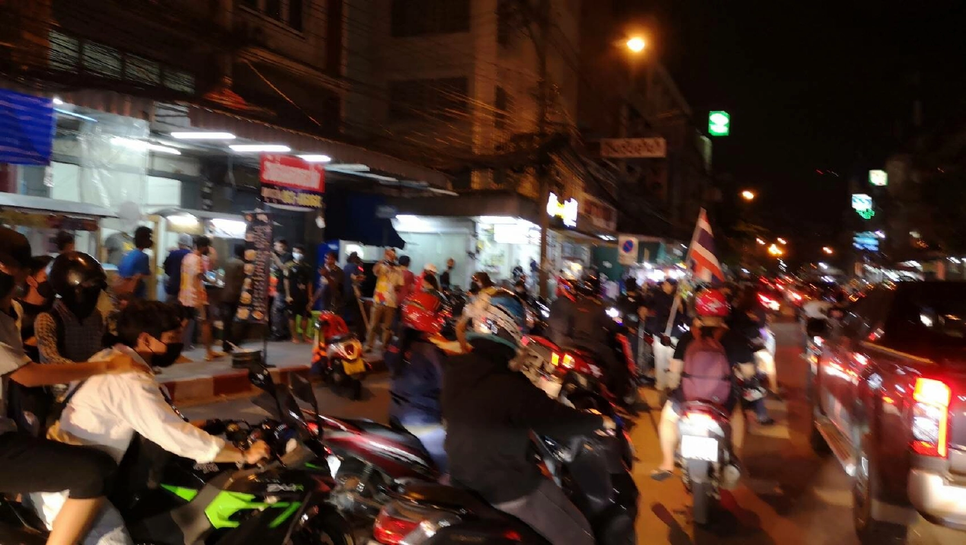 รองโฆษก ตร. เผยภาพรวมม็อบหน้า สน.ดินแดง มีการจับกุมผู้ชุมนุม 2 ราย