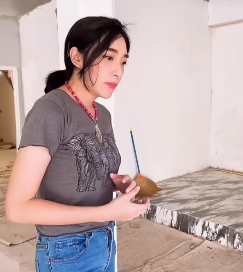 “เฟี้ยวฟ้าว”  โดนโจรงัดบ้านของหายเป็นล้านกวาดเรียบแม้กระทั่งสายไฟ
