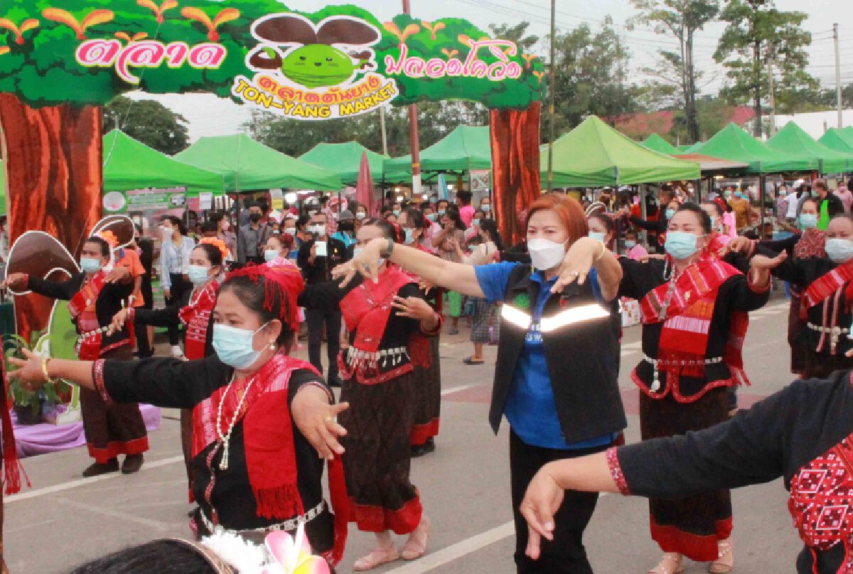 รมช.เกษตรฯลงพื้นที่เยี่ยมชมผลงานเครือข่ายสหกรณ์ในพื้นที่กาฬสินธุ์