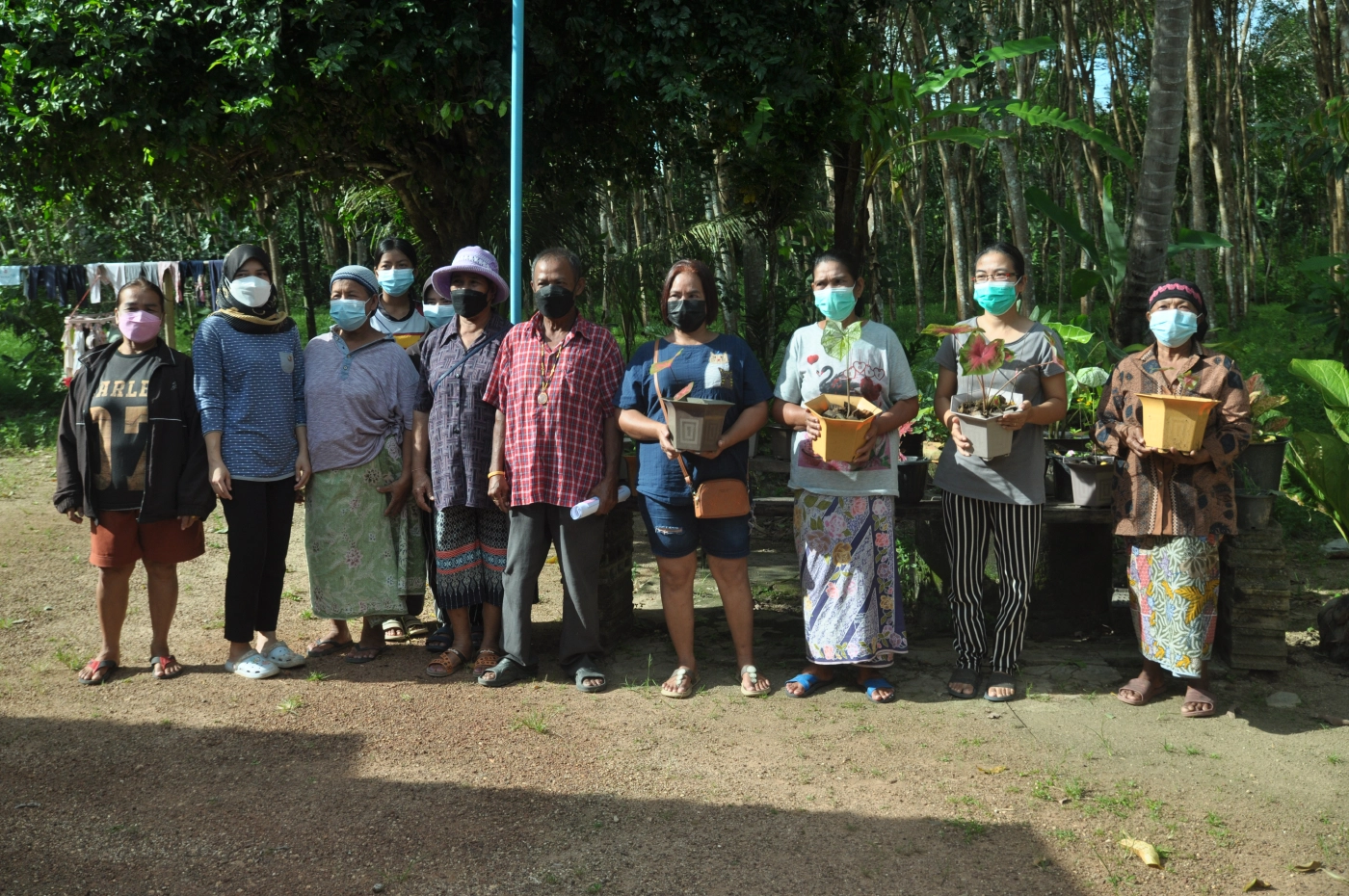 รวบแล้วโจ๋ตระเวนขโมยต้นบอนสีกว่า 50 ครัวเรือน