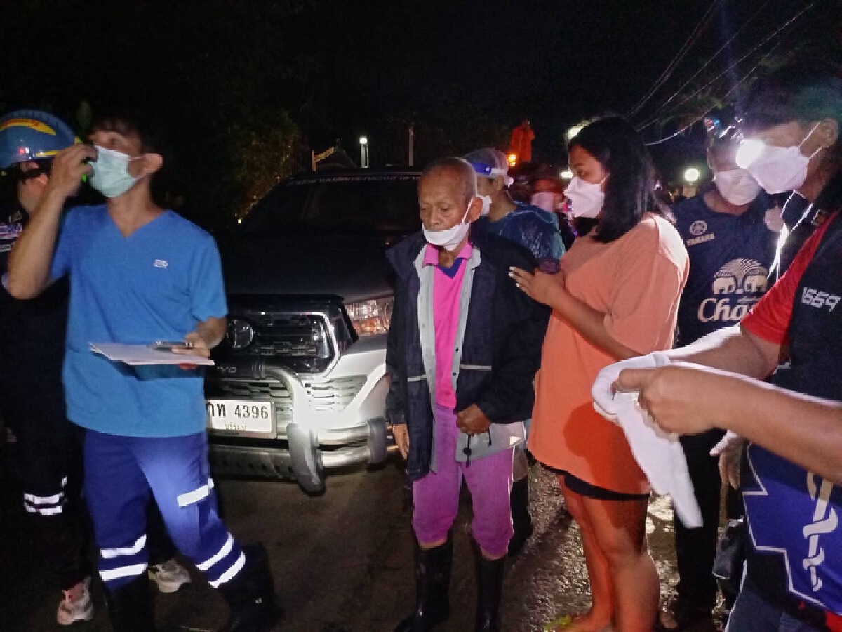 สลดไฟไหม้บ้านตาเก็บของเก่าขาย ยายป่วยติดเตียงถูกไฟคลอกดับ