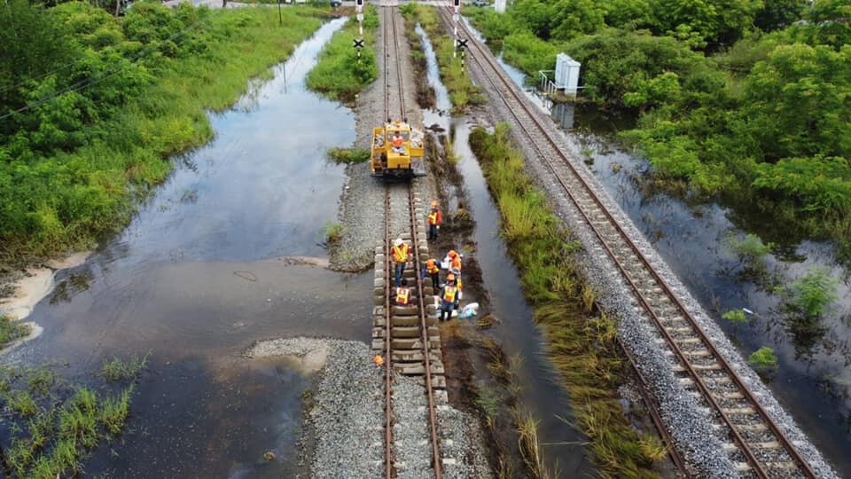 น้ำท่วมรางรถไฟเสียหาย ช่วงระหว่างสถานีบ้านหมอ - หนองโดน จังหวัดสระบุรี 