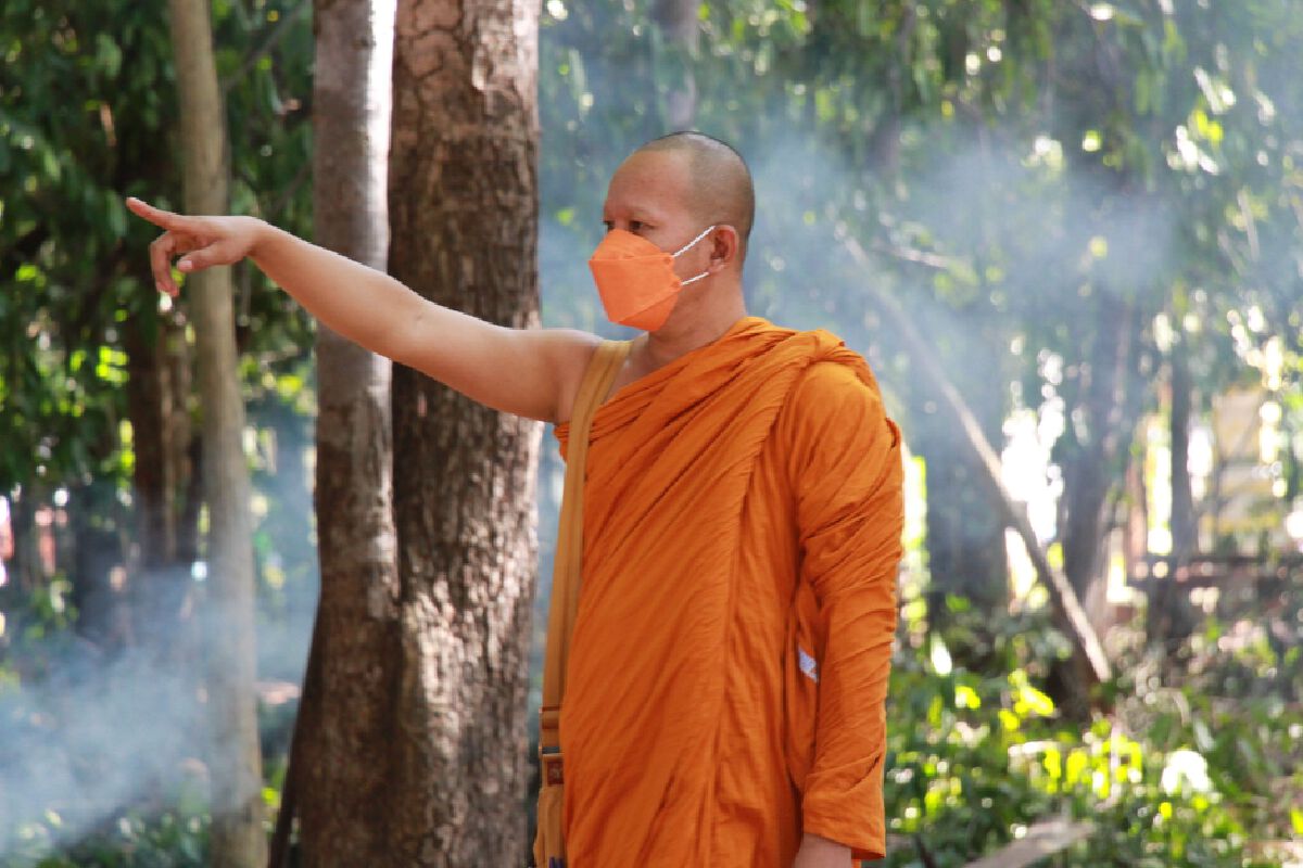 พระกักตัวในป่าช้าเจอผีหลอกเดินรอบเต็นท์เชื่อมาขอส่วนบุญ
