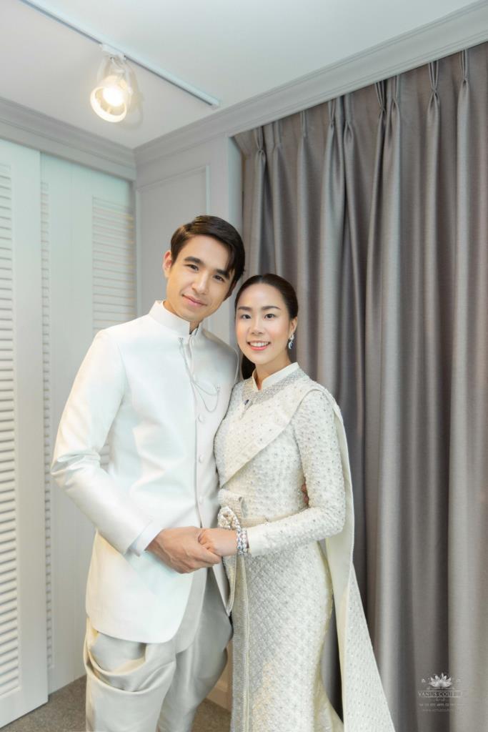 เริ่มต้นใช้ชีวิตคู่ "นิว ชัยพล" สวมแหวนเพชร 12 กะรัต ให้เจ้าสาว "เมษา กิตติมา"